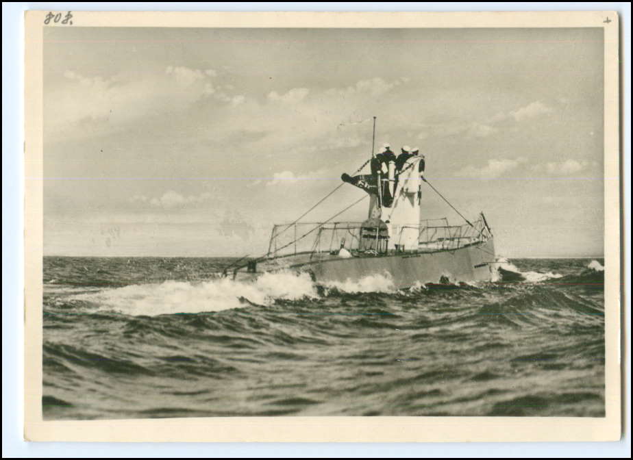 XX13228/ Auftauchendes UBoot Marine Foto AK ca.1940 · Martin Bernhard