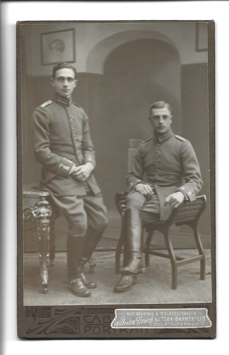 S8116/ Kabinettfoto 2 Soldaten Militär Foto W. Drach , Hamburg Altona ca.1910